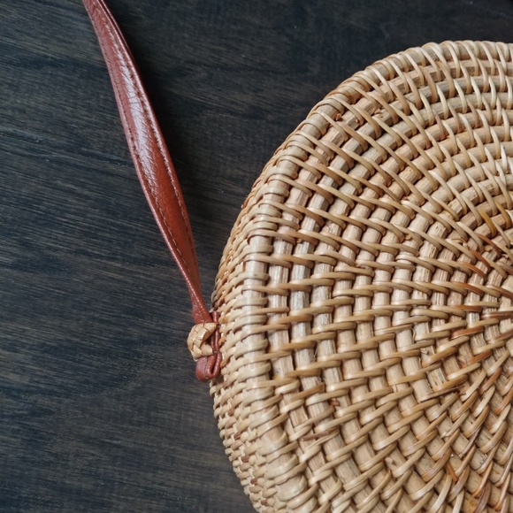 Round Rattan crossbody - Picture 7 of 7